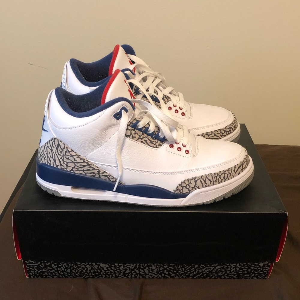 Jordan True Blue 3s
